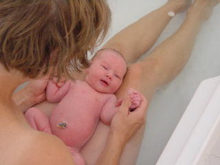 samen met mamma in het bad