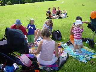 Een echte beren picknick met Teresa + Anneke en met Gert, Irene, Joren en Kes