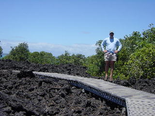 Niklas maakte een foto van papa bij de lava rocks