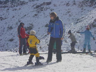 de volgende dag is het geweldig weer en wil Niklas nog wel een keer skien