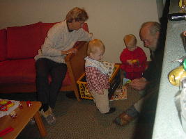 2 generaties familie Oosterbaan spelen
